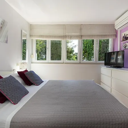 Splitstay - Spacious & Peaceful, 15 Min Walk To Old Town * Split