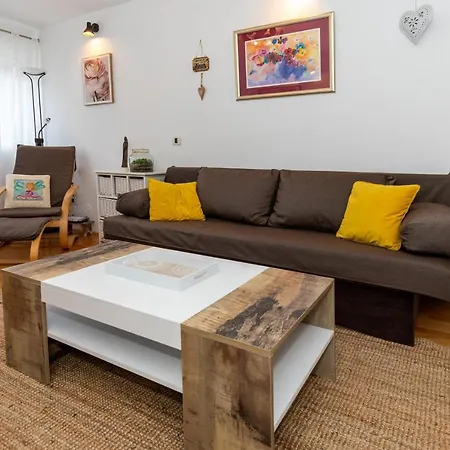 公寓 Splitstay - Spacious & Peaceful, 15 Min Walk To Old Town 斯普利特