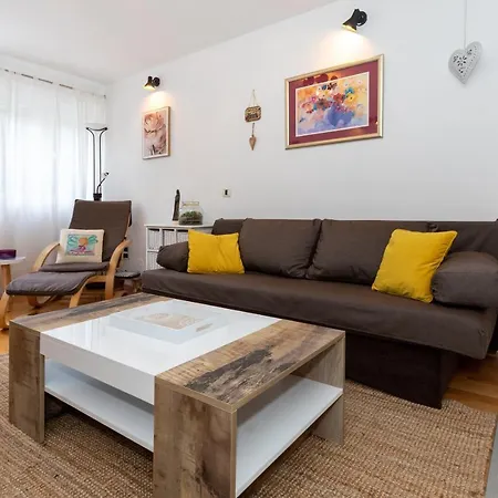 Splitstay - Spacious & Peaceful, 15 Min Walk To Old Town Apartman