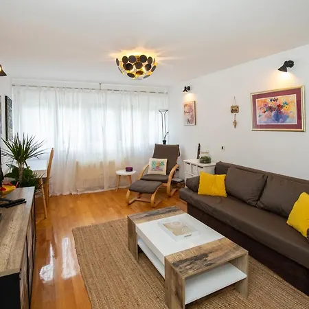 Splitstay - Spacious & Peaceful, 15 Min Walk To Old Town Lägenhet Split