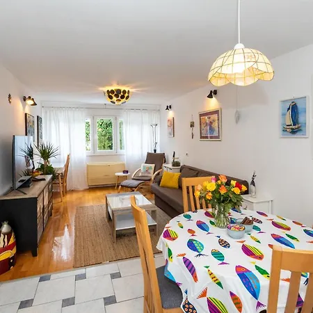 Splitstay - Spacious & Peaceful, 15 Min Walk To Old Town * 斯普利特