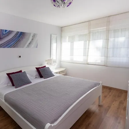 Spacious - Balcony & Near Old Town Split