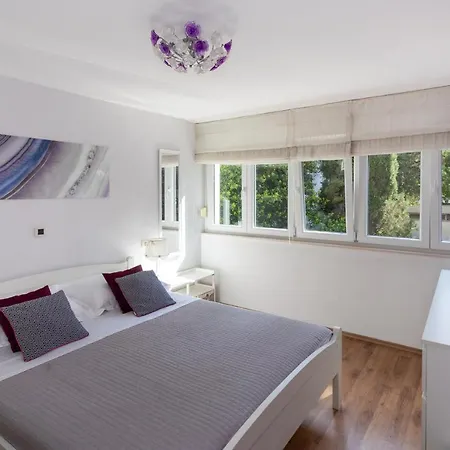 Splitstay - Spacious & Peaceful, 15 Min Walk To Old Town Lejlighed *