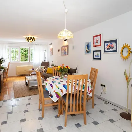 Lejlighed Splitstay - Spacious & Peaceful, 15 Min Walk To Old Town