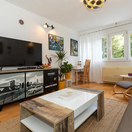 Spacious - Balcony & Near Old Town