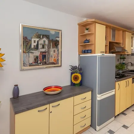 Apartamento Splitstay - Spacious & Peaceful, 15 Min Walk To Old Town *