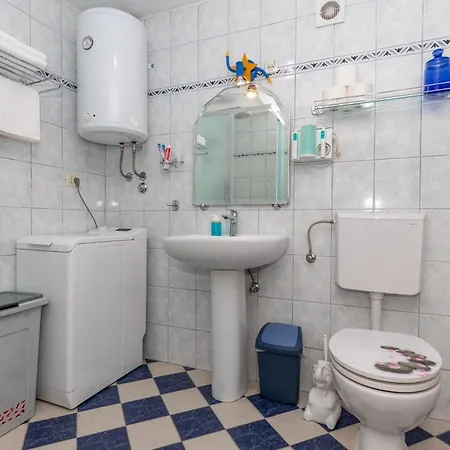 Apartamento Splitstay - Spacious & Peaceful, 15 Min Walk To Old Town *