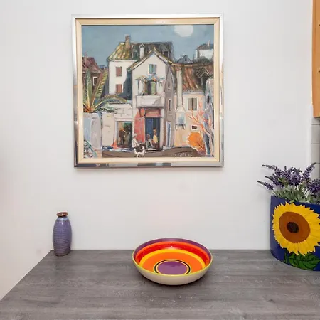 Spacious - Balcony & Near Old Town Apartment *